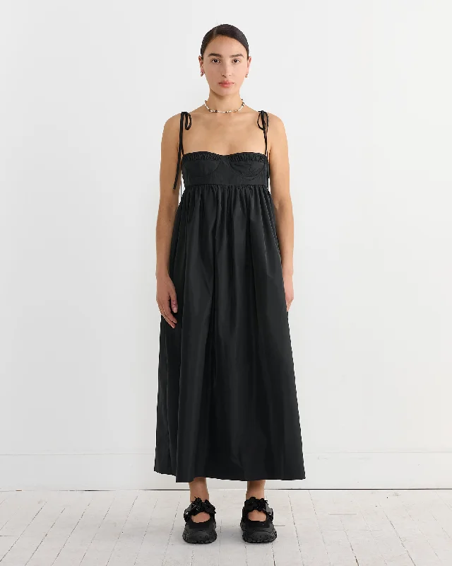 Sophisticated Fashion Alena Dress in Black
